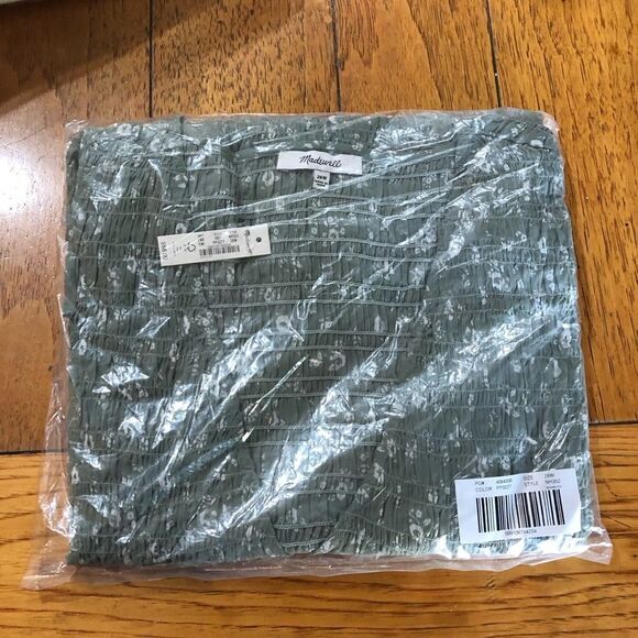 MADEWELL V-Neck Cottage Garden Smocked Lucie Top Green - 26W - Picture 15 of 16